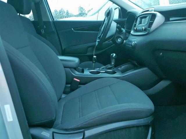 5XYPG4A35GG028343 - 2016 KIA SORENTO LX SILVER photo 5