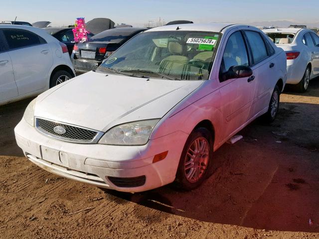 1FAFP34N67W237490 - 2007 FORD FOCUS ZX4 WHITE photo 2