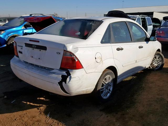 1FAFP34N67W237490 - 2007 FORD FOCUS ZX4 WHITE photo 4