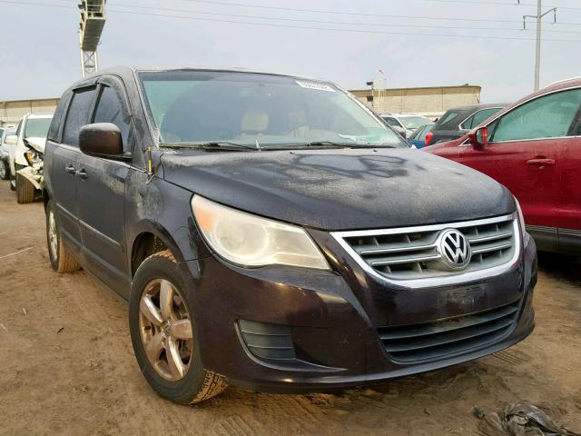 2V4RW3D13AR242546 - 2010 VOLKSWAGEN ROUTAN SE BROWN photo 1