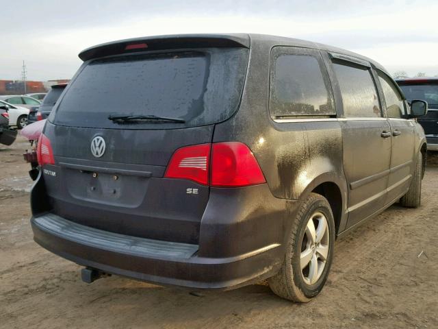 2V4RW3D13AR242546 - 2010 VOLKSWAGEN ROUTAN SE BROWN photo 4