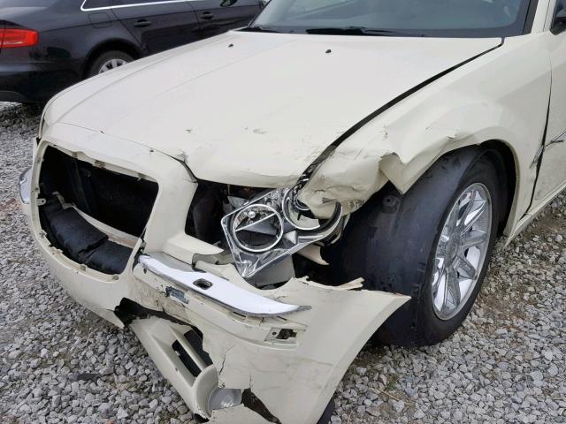 2C3AA63H65H653994 - 2005 CHRYSLER 300C CREAM photo 10