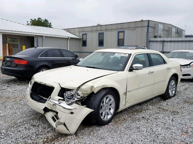 2C3AA63H65H653994 - 2005 CHRYSLER 300C CREAM photo 2