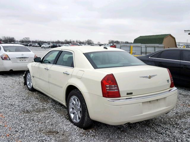 2C3AA63H65H653994 - 2005 CHRYSLER 300C CREAM photo 3