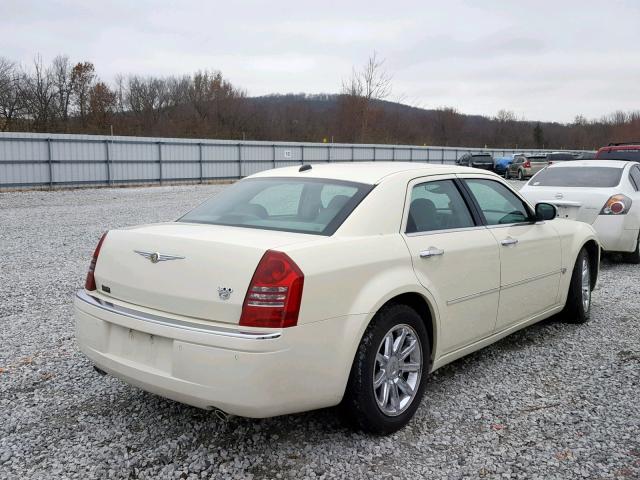 2C3AA63H65H653994 - 2005 CHRYSLER 300C CREAM photo 4