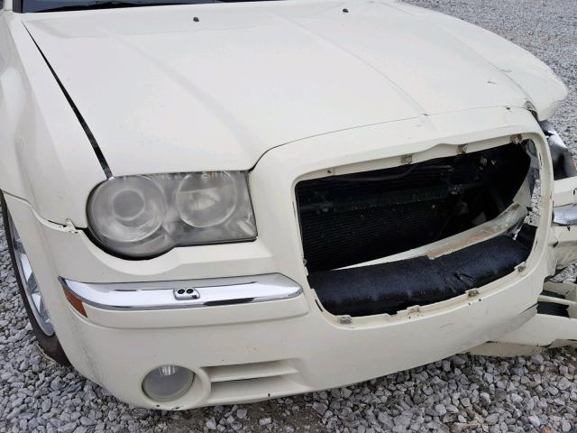 2C3AA63H65H653994 - 2005 CHRYSLER 300C CREAM photo 9