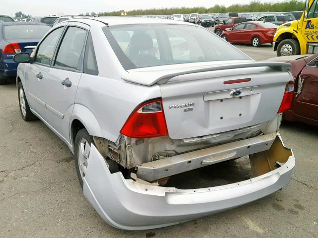 1FAFP34N47W305642 - 2007 FORD FOCUS ZX4 SILVER photo 3