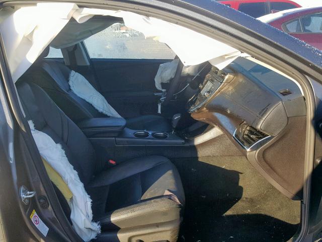 4T1BK1EB3JU282806 - 2018 TOYOTA AVALON XLE SILVER photo 5