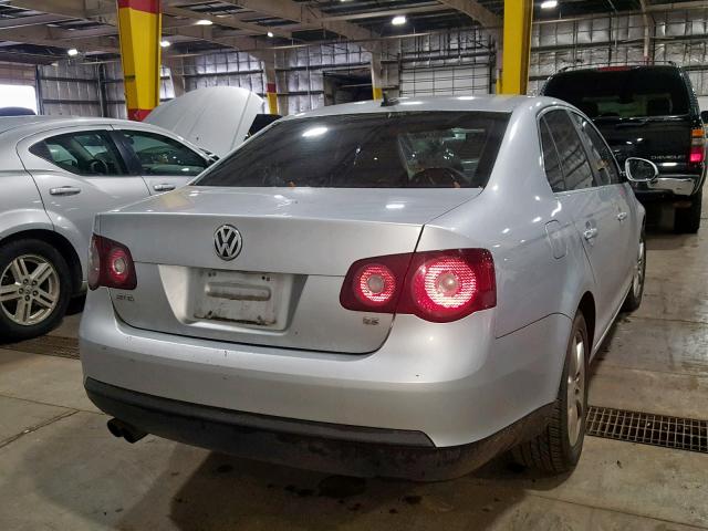 3VWRM81K98M008047 - 2008 VOLKSWAGEN JETTA SE SILVER photo 4