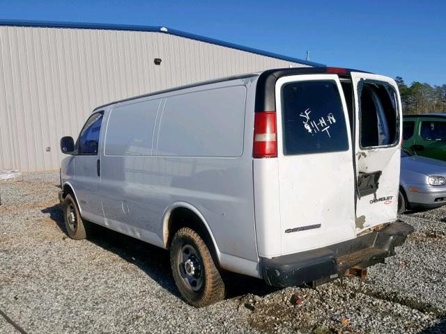 1GCHG35U331192931 - 2003 CHEVROLET EXPRESS G3 WHITE photo 3