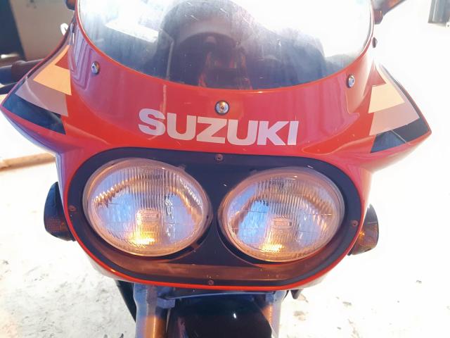 JS1GR75A7G2107702 - 1986 SUZUKI GSX-R750 RED photo 9