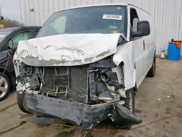 1GTHG35K981175797 - 2008 GMC SAVANA G35 WHITE photo 2