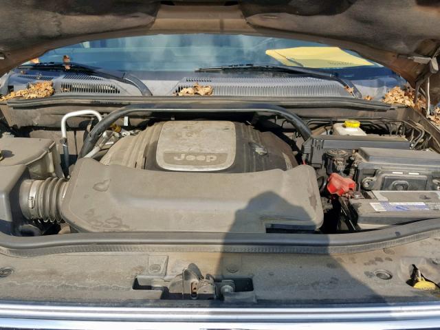 1J8HG58206C165547 - 2006 JEEP COMMANDER CHARCOAL photo 7