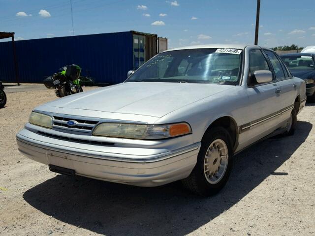 2FALP74W1VX146129 - 1997 FORD CROWN VICT SILVER photo 2