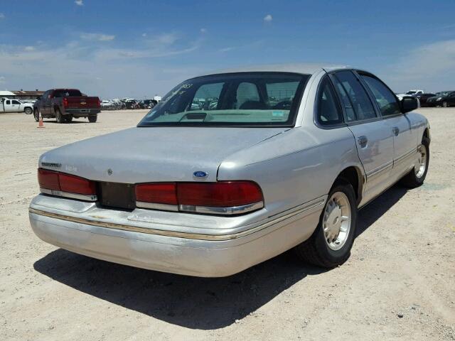 2FALP74W1VX146129 - 1997 FORD CROWN VICT SILVER photo 4