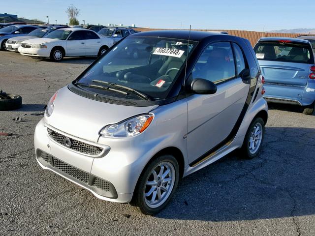 WMEEJ9AA9EK798140 - 2014 SMART FORTWO ELE GRAY photo 2