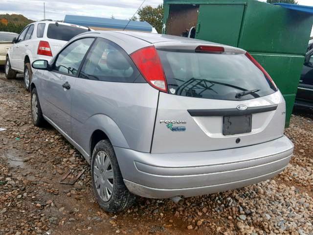 3FAFP31N15R129573 - 2005 FORD FOCUS ZX3 SILVER photo 3