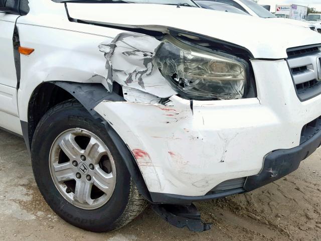 5FNYF28136B048256 - 2006 HONDA PILOT LX WHITE photo 9