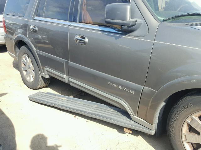 5LMFU28RX3LJ38685 - 2003 LINCOLN NAVIGATOR 棕色 照片 9