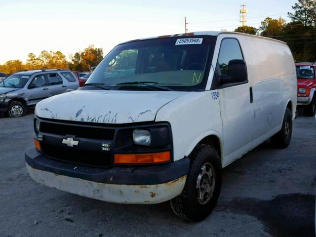 1GCFG15X051189641 - 2005 CHEVROLET EXPRESS G1 WHITE photo 2