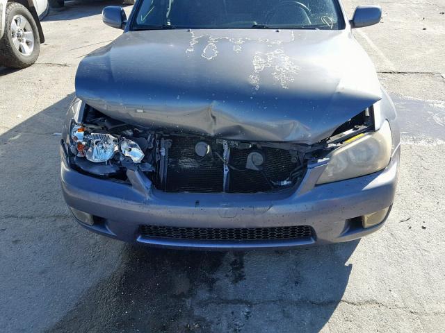 JTHBD192440087820 - 2004 LEXUS IS 300 BLUE photo 9