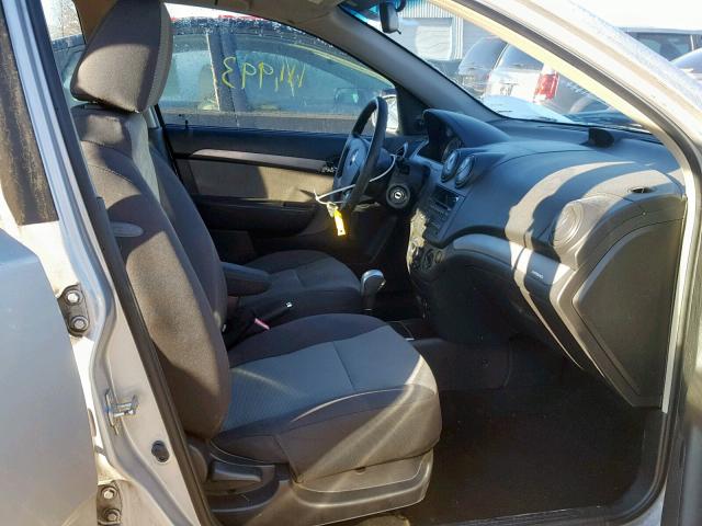 KL1TD66E89B669990 - 2009 CHEVROLET AVEO LS SILVER photo 5