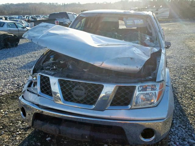 1N6AD07U45C403144 - 2005 NISSAN FRONTIER C GRAY photo 9