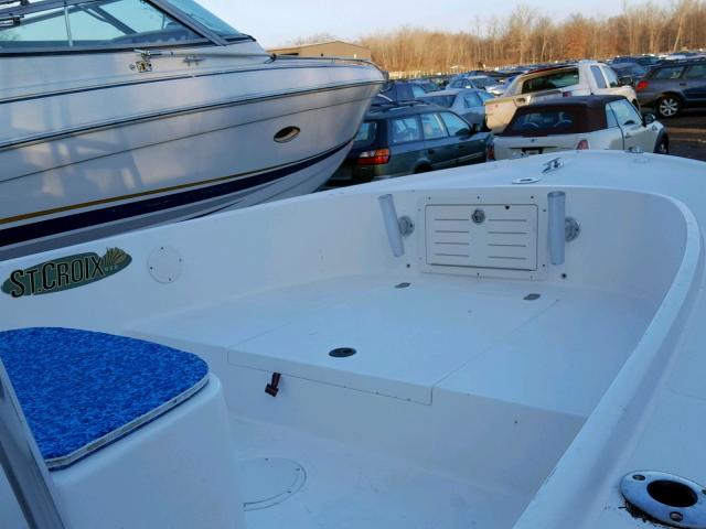 MRKM0123E505 - 2005 MAKO BOAT WHITE photo 5