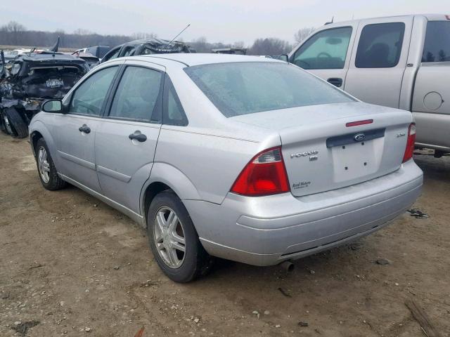 1FAFP34N76W135582 - 2006 FORD FOCUS ZX4 SILVER photo 3