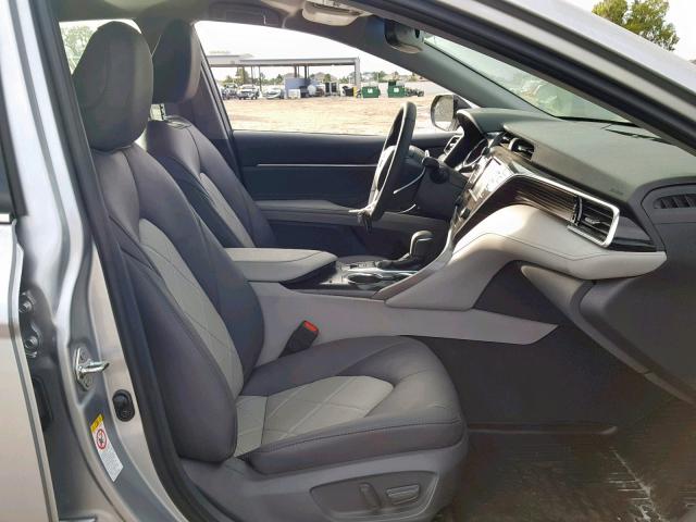 4T1B11HK6JU120909 - 2018 TOYOTA CAMRY L SILVER photo 5