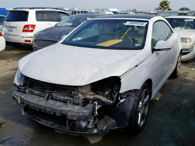 WVWDA71F47V010666 - 2007 VOLKSWAGEN EOS 2.0T S WHITE photo 2