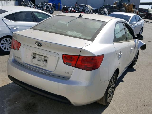 KNAFU4A27D5721413 - 2013 KIA FORTE EX SILVER photo 4