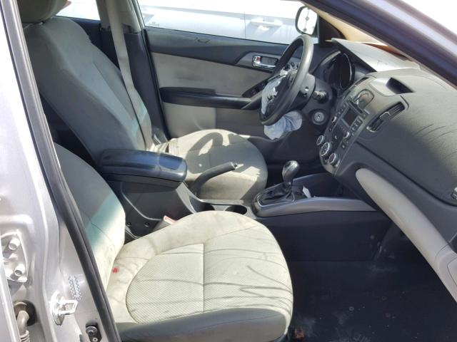 KNAFU4A27D5721413 - 2013 KIA FORTE EX SILVER photo 5