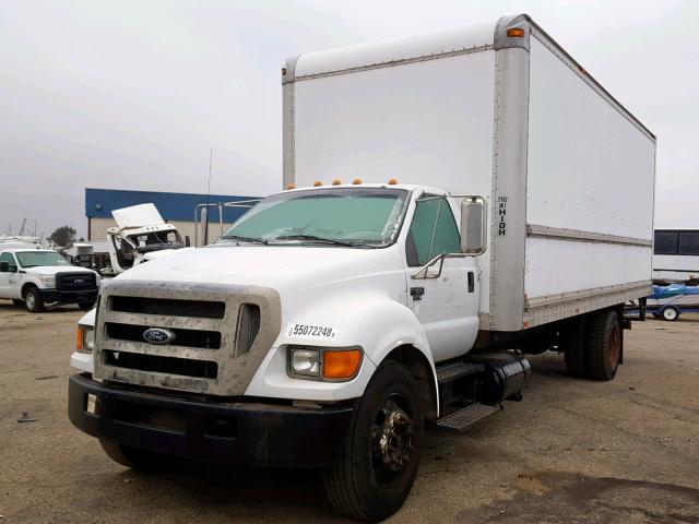 3FRNF65N04V688481 - 2004 FORD F650 SUPER WHITE photo 2