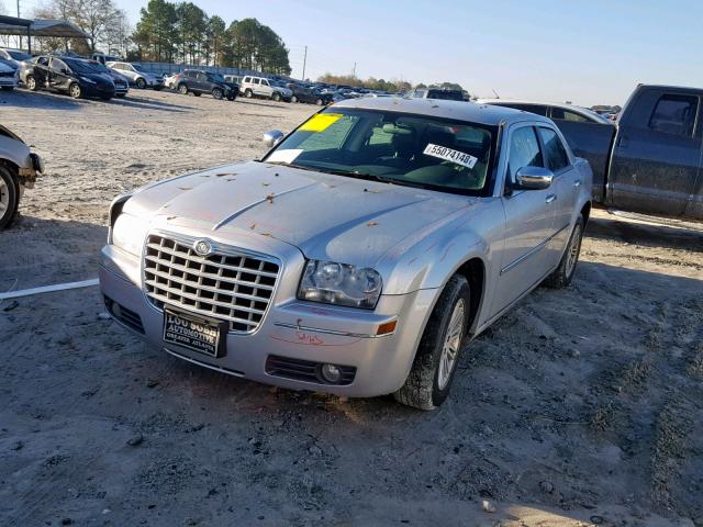 2C3CA5CV2AH327192 - 2010 CHRYSLER 300 TOURIN SILVER photo 2