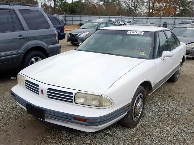 1G3HN52L3RH322834 - 1994 OLDSMOBILE 88 ROYALE WHITE photo 2