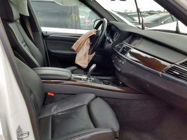 5UXZV8C59D0C15706 - 2013 BMW X5 XDRIVE5 WHITE photo 5