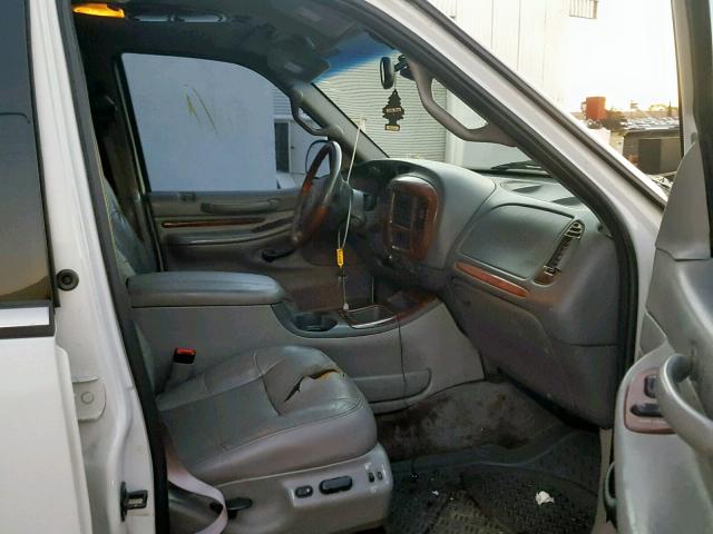 5LMEU27A4YLJ18124 - 2000 LINCOLN NAVIGATOR Ақ фото 5