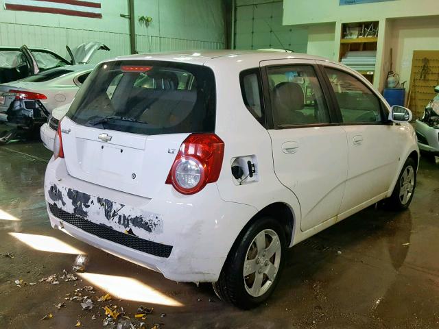 KL1TD66E29B396481 - 2009 CHEVROLET AVEO LS WHITE photo 4