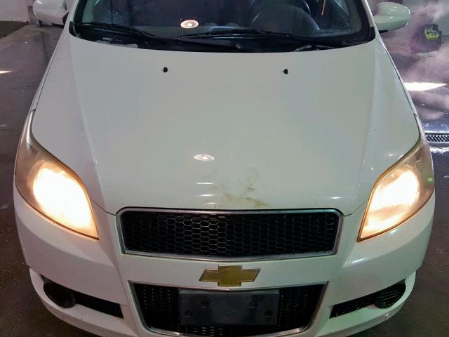 KL1TD66E29B396481 - 2009 CHEVROLET AVEO LS WHITE photo 9