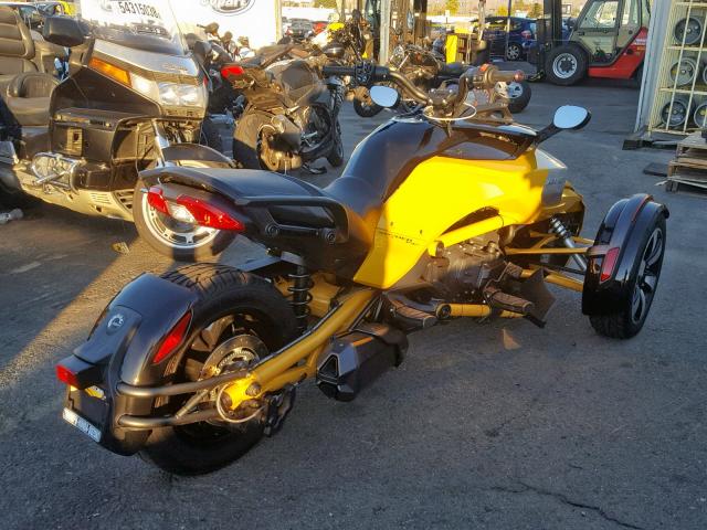 2BXRDDD26JV000257 - 2018 CAN-AM SPYDER ROA YELLOW photo 4