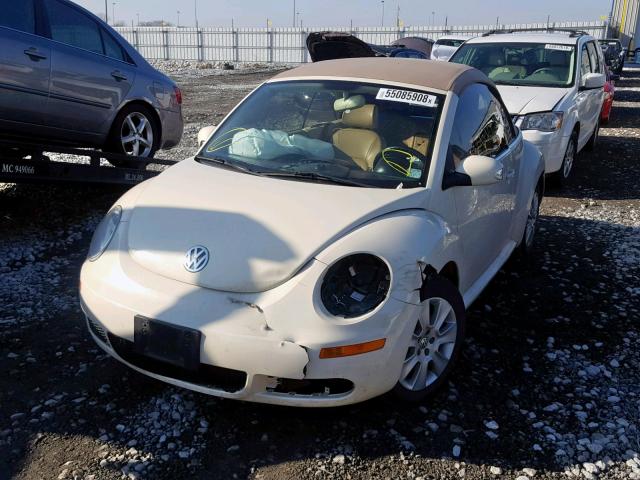 3VWRF31Y69M409672 - 2009 VOLKSWAGEN NEW BEETLE CREAM photo 2