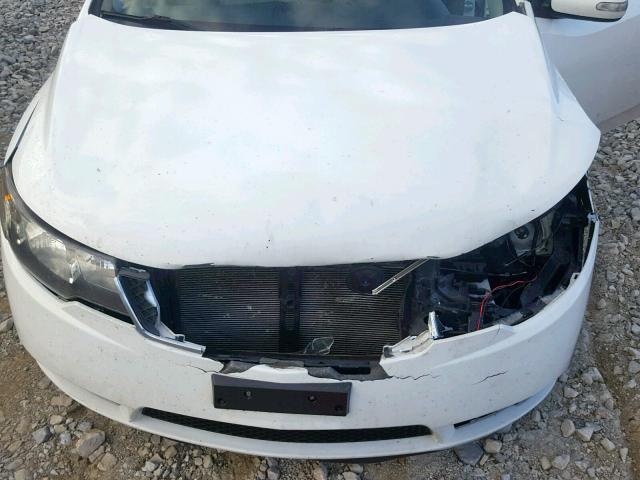 KNAFU4A24A5183278 - 2010 KIA FORTE EX WHITE photo 7