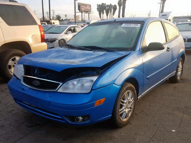 1FAHP31N47W145386 - 2007 FORD FOCUS ZX3 BLUE photo 2