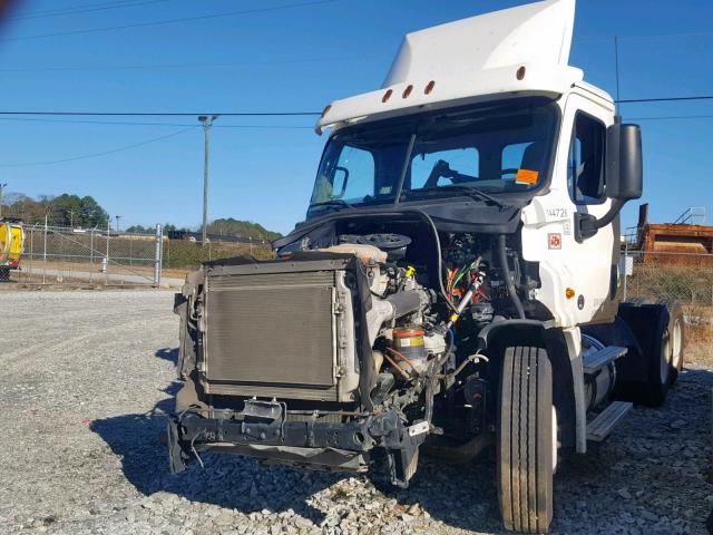 1FUJGEDV3GLHL0721 - 2016 FREIGHTLINER CASCADIA 1 WHITE photo 2