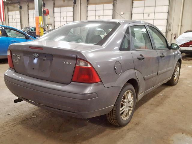 1FAFP34N75W224938 - 2005 FORD FOCUS ZX4 GRAY photo 4