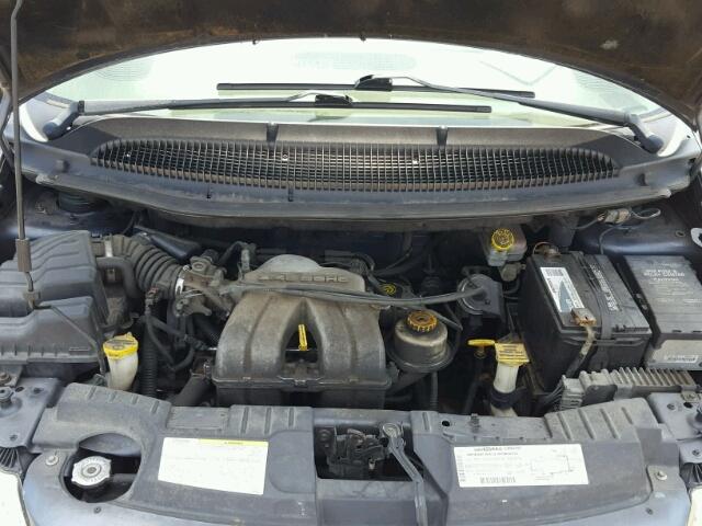 1C8GJ25B12B636773 - 2002 CHRYSLER VOYAGER BLUE photo 7