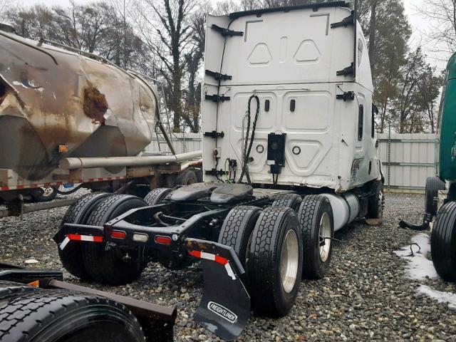 3AKJHHDR5JSJK2841 - 2018 FREIGHTLINER CASCADIA 1 WHITE photo 4