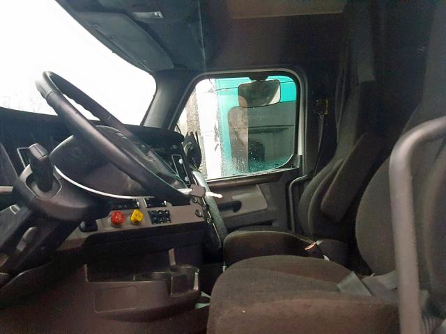 3AKJHHDR5JSJK2841 - 2018 FREIGHTLINER CASCADIA 1 WHITE photo 5