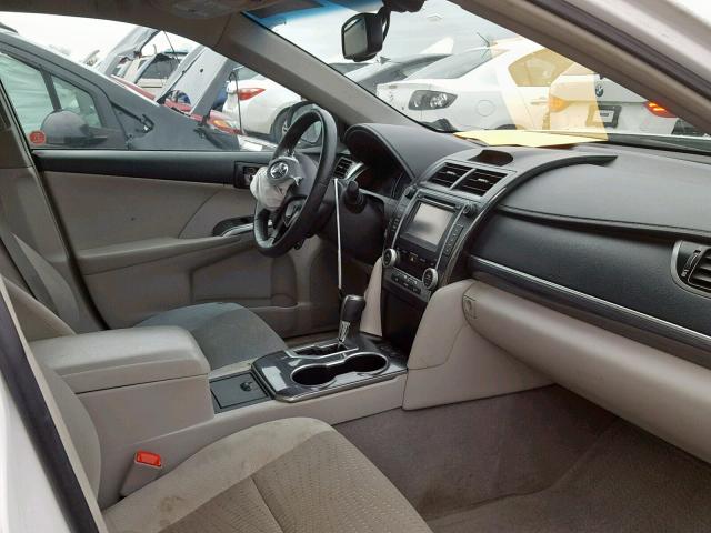 4T1BD1FK8DU063692 - 2013 TOYOTA CAMRY HYBR WHITE photo 5